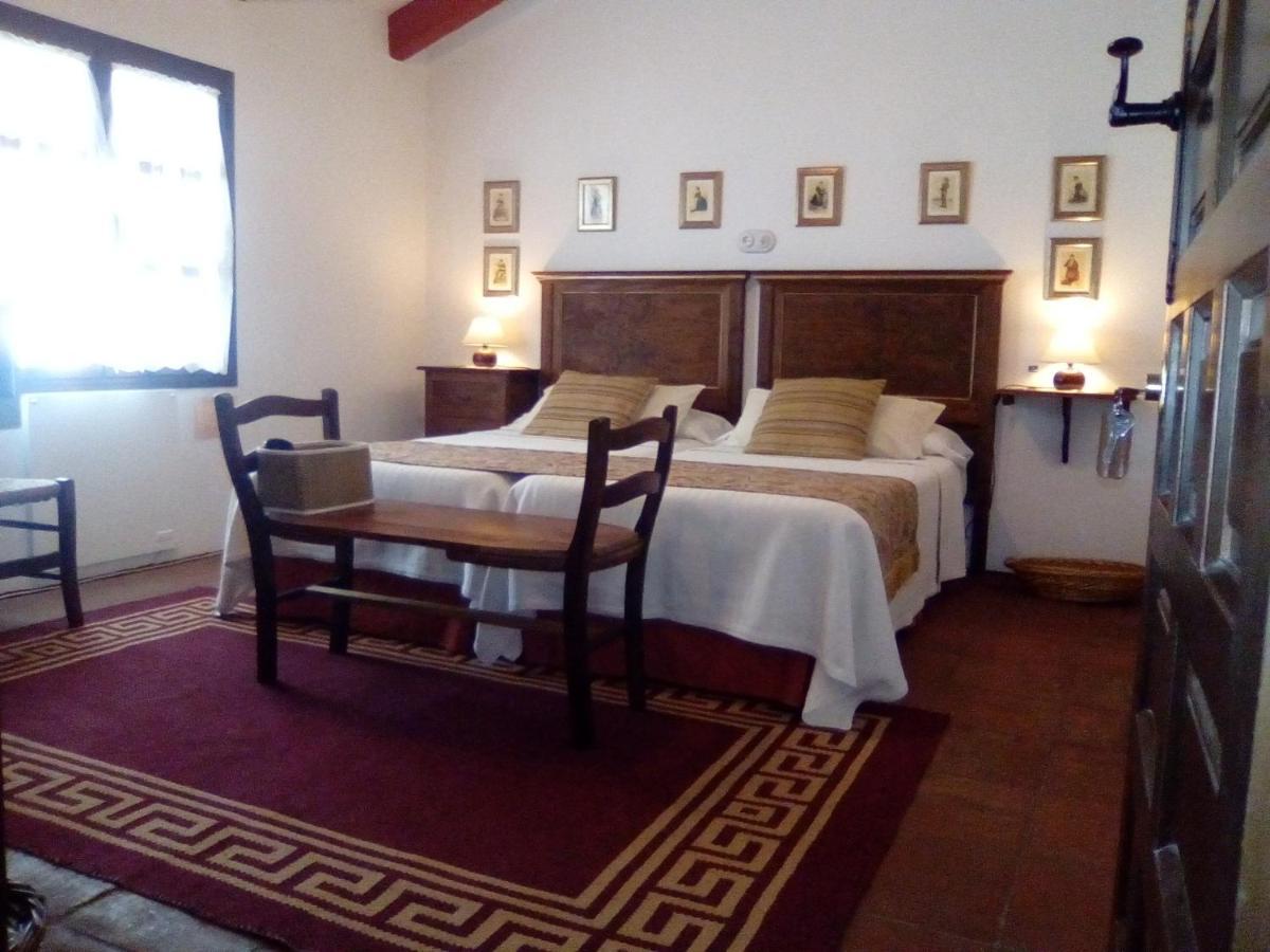 Casa Rural Y Restaurante Casa Adriano Guest House อลานีส ภายนอก รูปภาพ