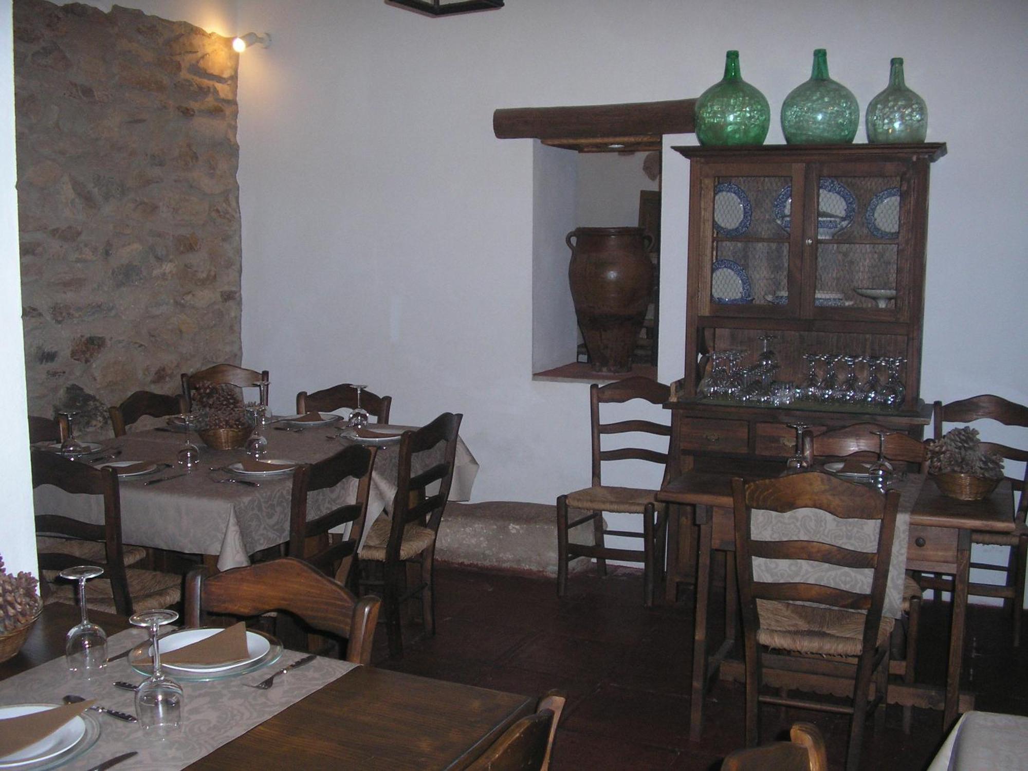 Casa Rural Y Restaurante Casa Adriano Guest House อลานีส ภายนอก รูปภาพ